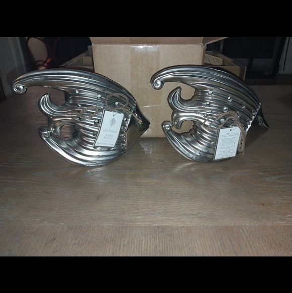 Silver Decorative Ceramic Fish Figures - Picture 1 of 7
